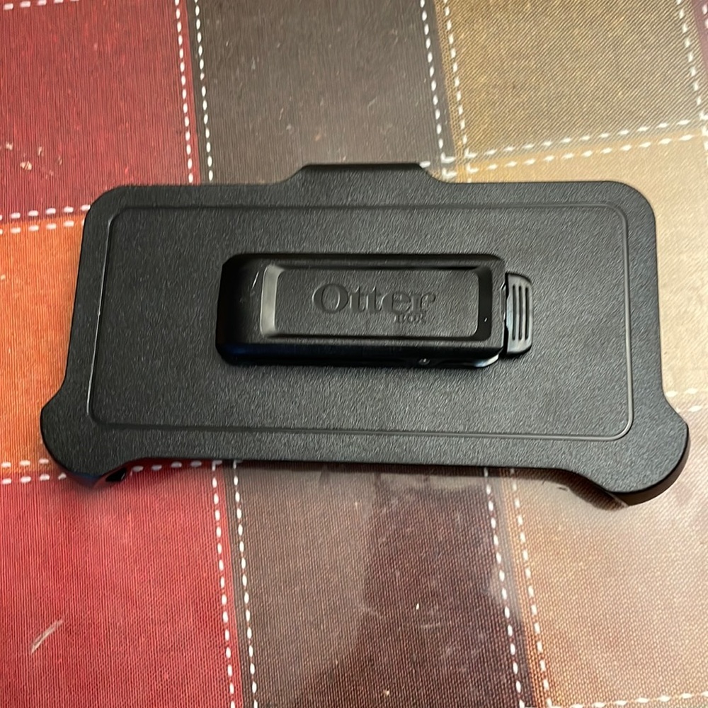Otter cell phone case. Measures 61/2 by 3 1/2 wide